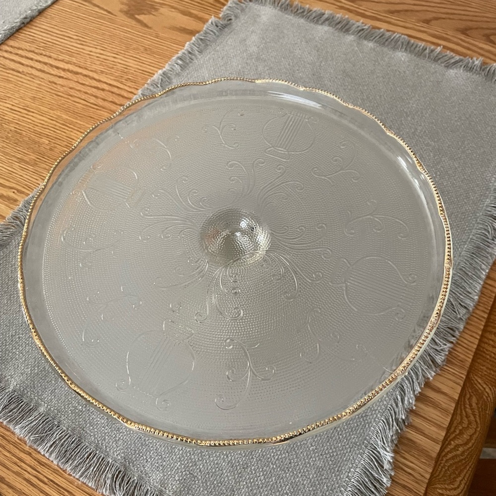 Jeannette Glass Co Cake Stand.  (10 in)